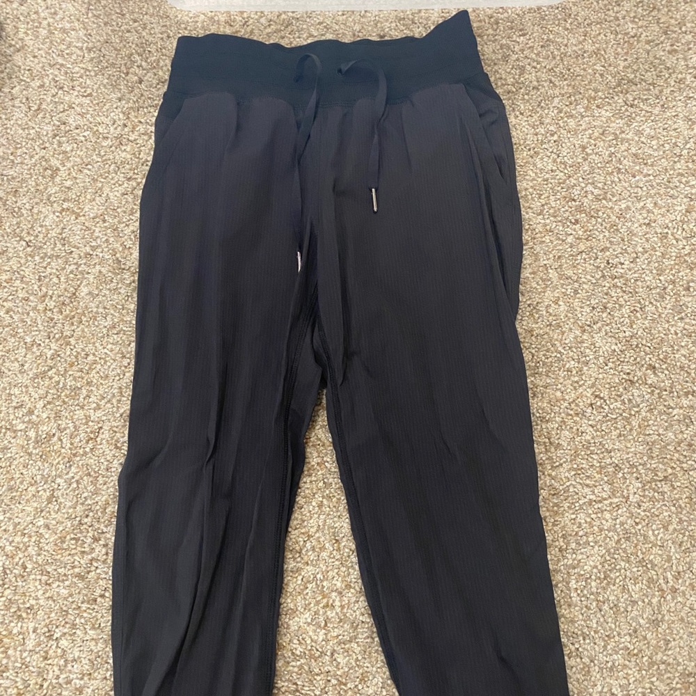 Lululemon Dance studio cropped fitted pant, size 2